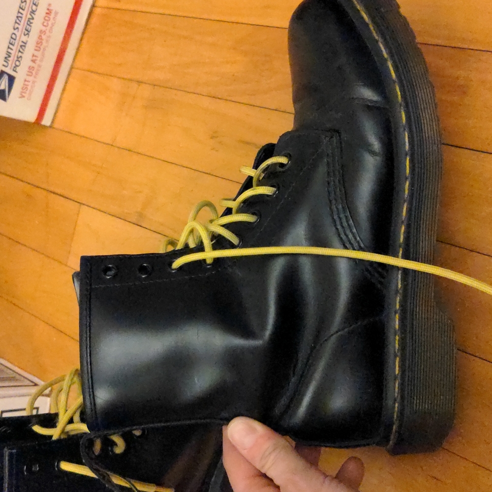 Doc Marten Classic Leather boots